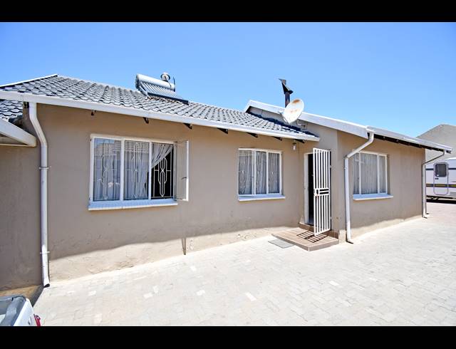 3 BEDROOM HOUSE FOR SALE IN BRAMLEY VIEW